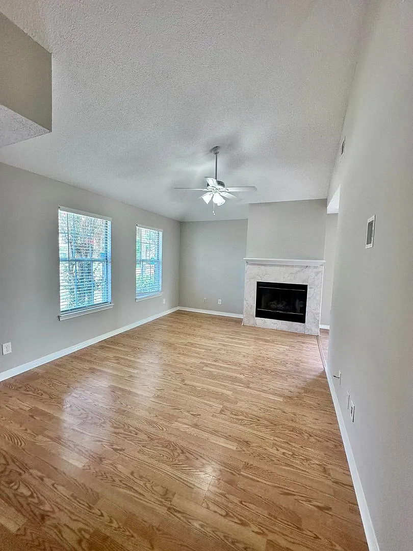 Adorable, Centrally located 3B/2B Home available for Long Term Rental — Photo 1
