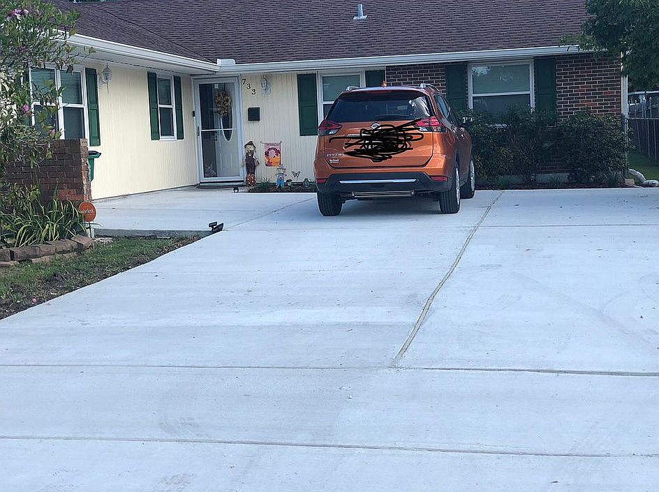 1st image of 733 Oakwood Dr
