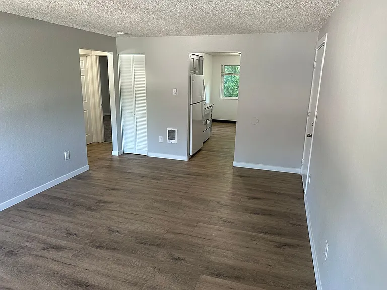 Meadow Creek Apartments — Photo 18