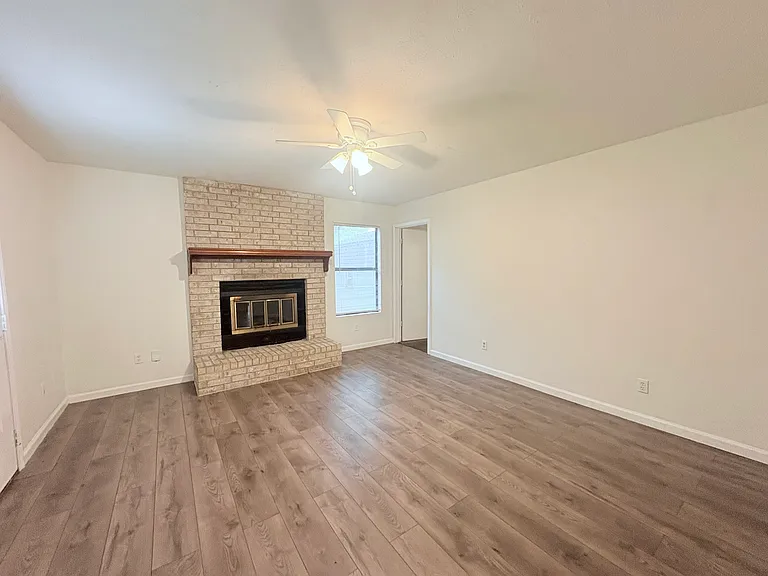 1004 Powell Rd — Photo 8