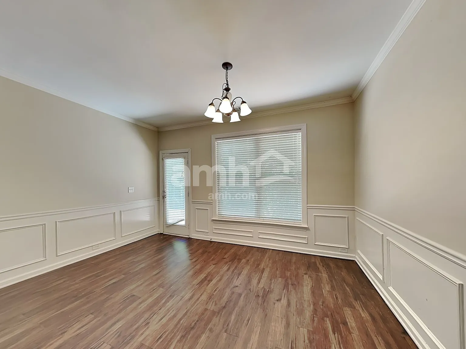 3 bed, 2.0 bath, 2231 sqft, $2,305 — Photo 4