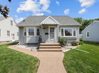 2824 Bellevue Ave, Bettendorf, IA 52722