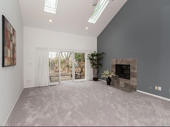 5th image of 12 Saratoga Ct