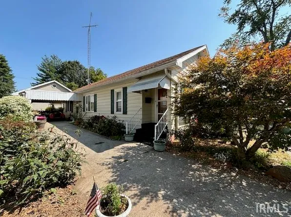 220 E Main St, Wheatland, IN 47597