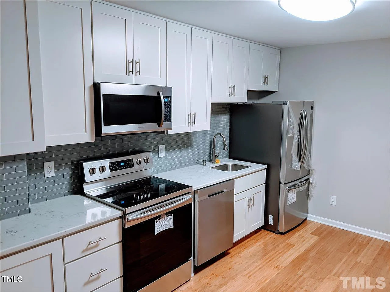 2 bed, 1.0 bath, 750 sqft, $1,375 — Photo 2