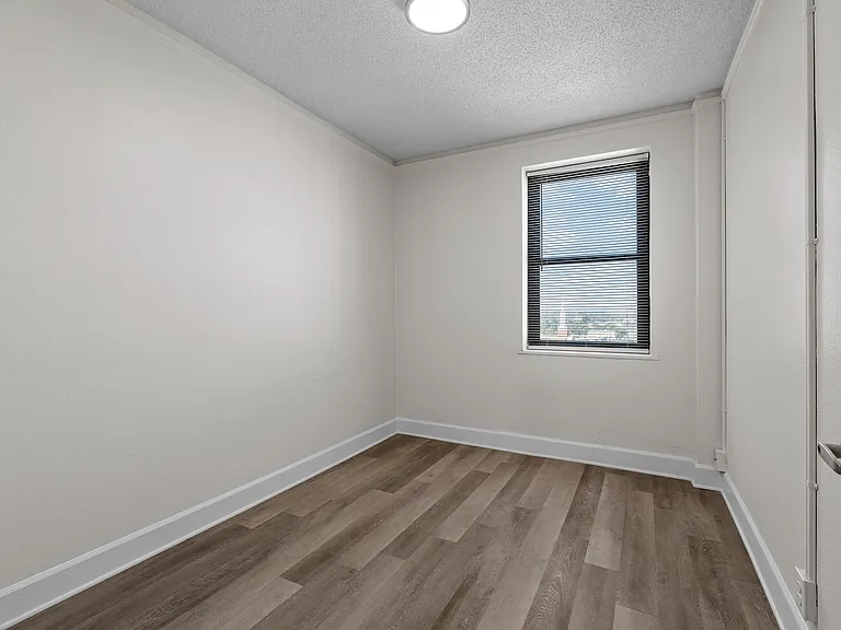 Fairmont Tower Apartments — Photo 35