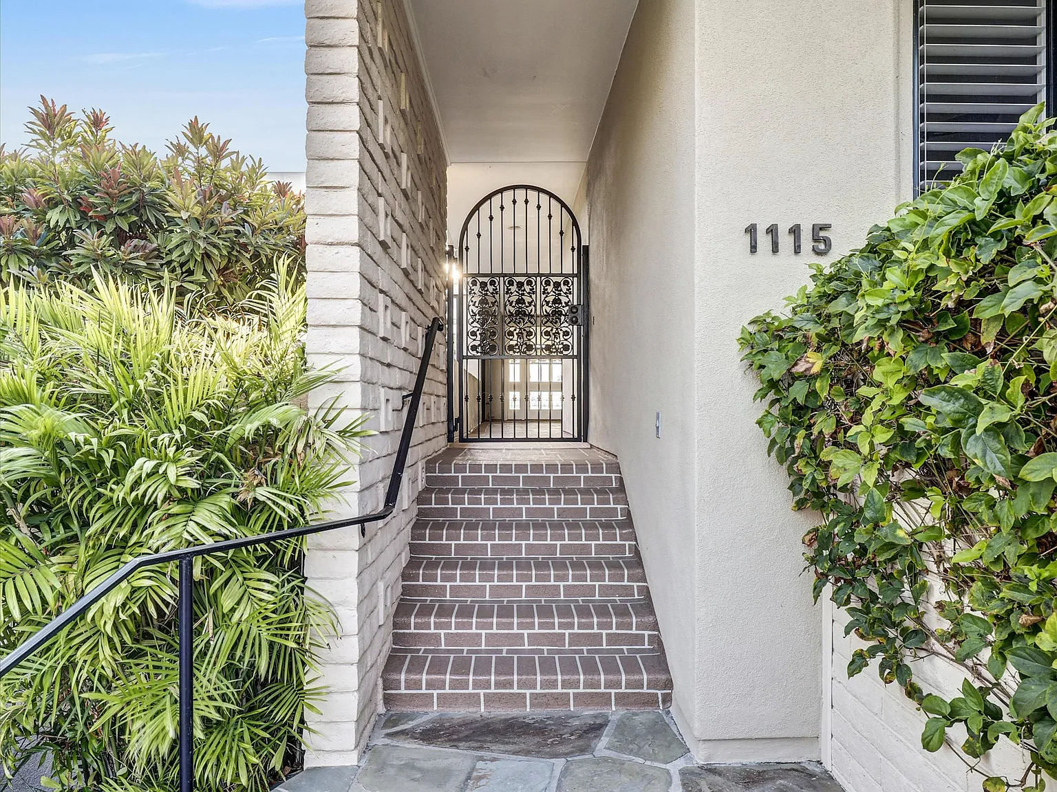 2 bed, 2200 sqft, $9,750 — Photo 4