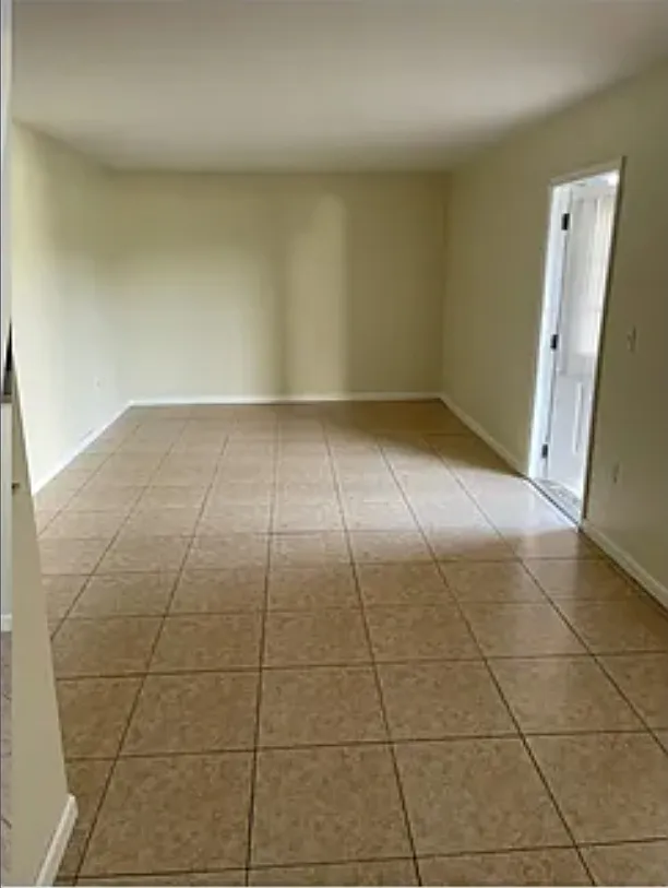 2 bed, 1.5 bath, 975 sqft, $1,595 — Photo 3
