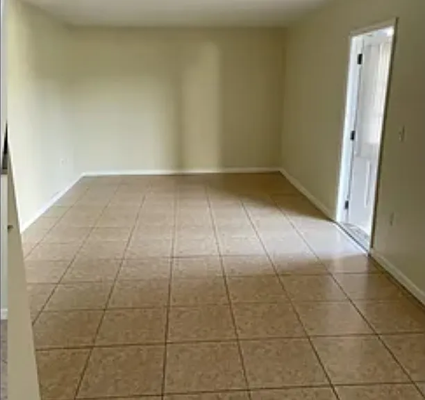 1410 W Holden Ave — Photo 3
