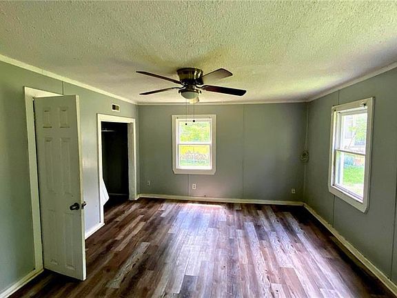 5th image of 6013 College Ave