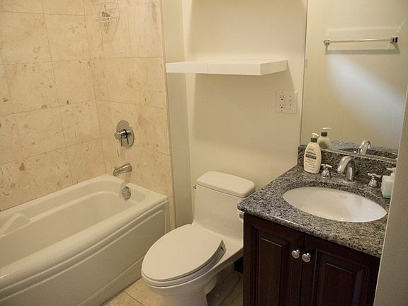 4th image of 3100 W Lyndale St #4B