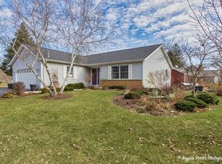4410 Bayview Dr, Crystal Lake, IL 60014