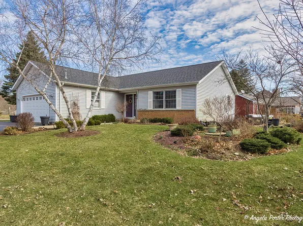 4410 Bayview Dr, Crystal Lake, IL 60014