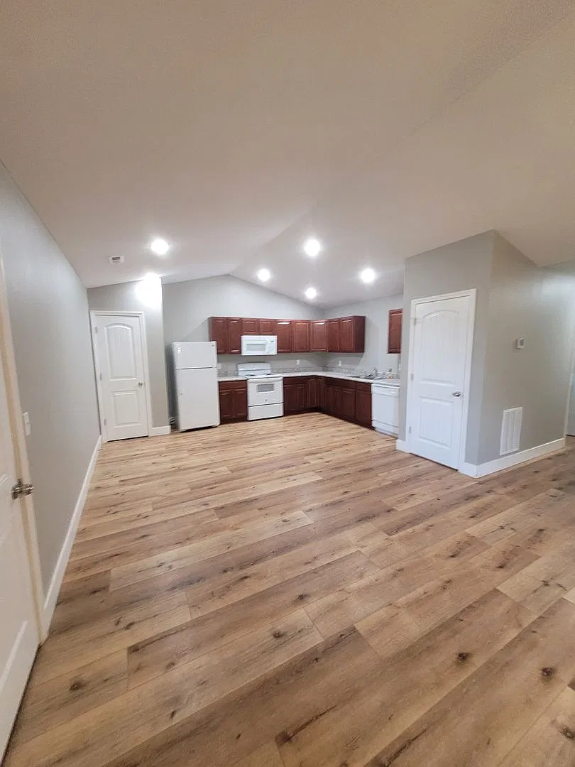 1007 Tyler Street — Photo 2