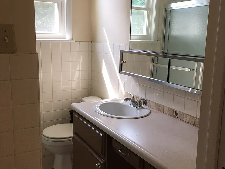Bathroom (Tub/Shower)