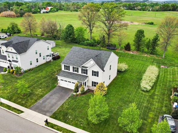 30 Hickory Valley Dr, Gilbertsville, PA 19525