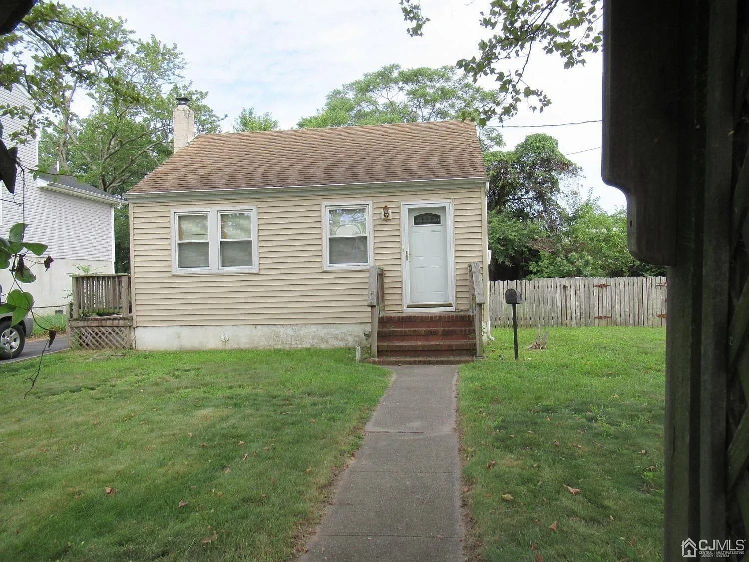 68 Macarthur Ave photo 1