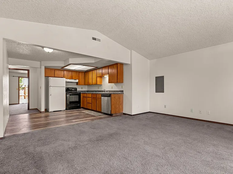 3605 NE 49th St — Photo 9