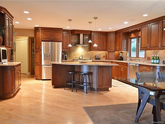 5th image of 15 Mount Vernon Dr