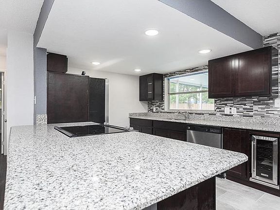 4th image of 306 Lochmond Dr