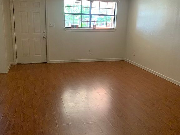 3rd image of 1613 NW 22nd St