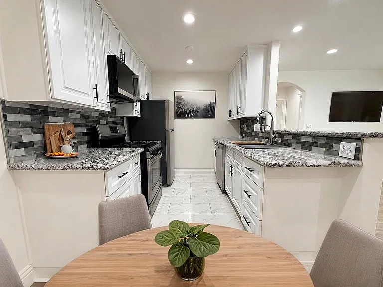 NoHo Liv Apartments — Photo 49