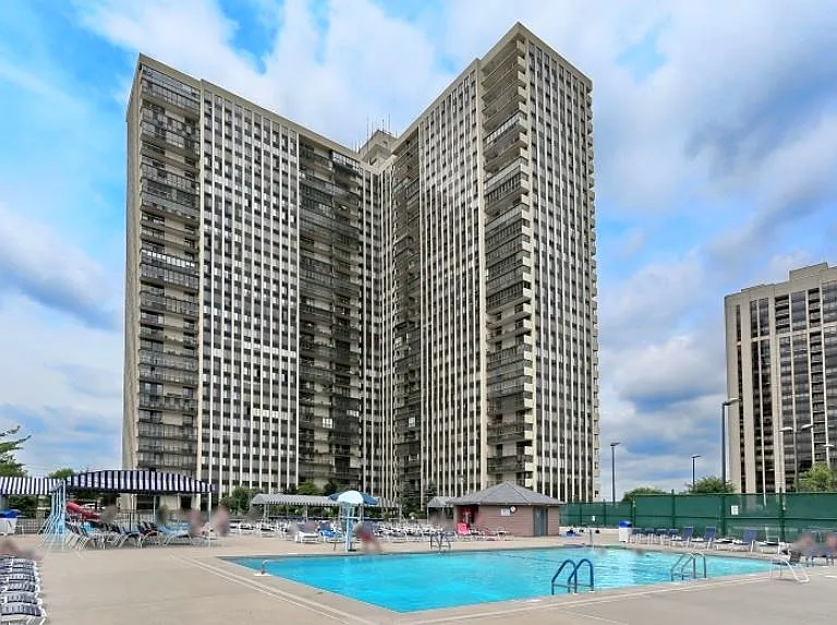 300 Winston Dr #L05 — Photo 2