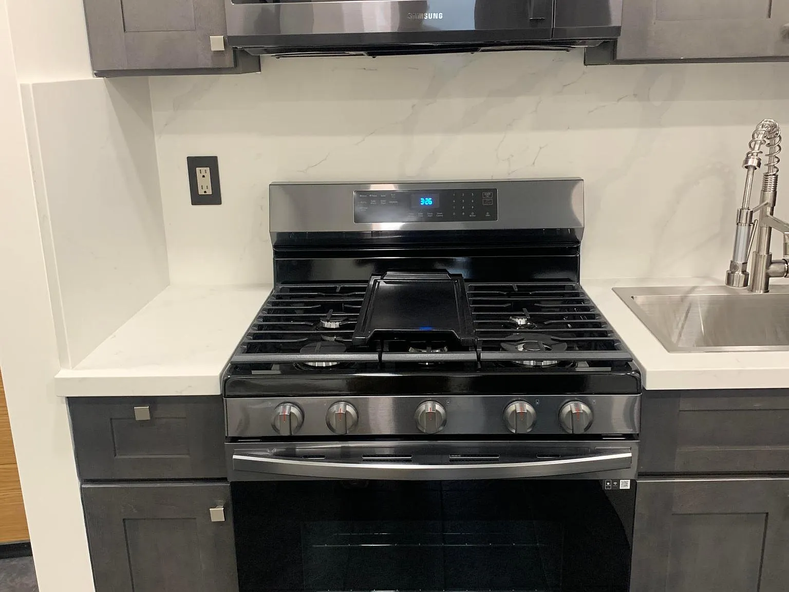 1 bed, 450 sqft, $1,795 — Photo 2