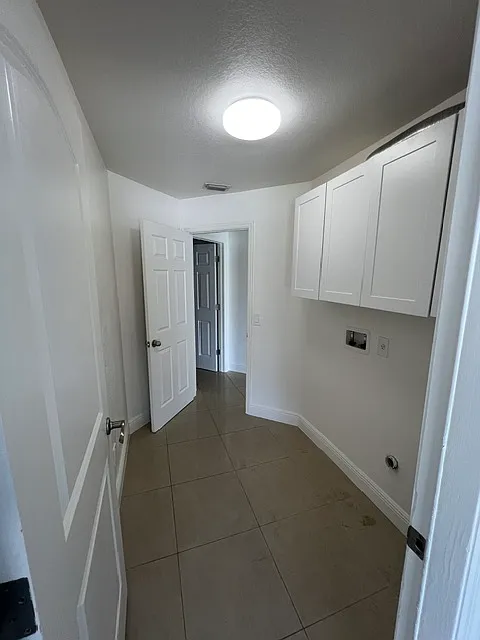 4 bed, 1858 sqft, $2,400 — Photo 4