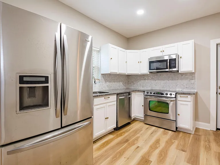 2701 E Columbus Dr — Photo 1