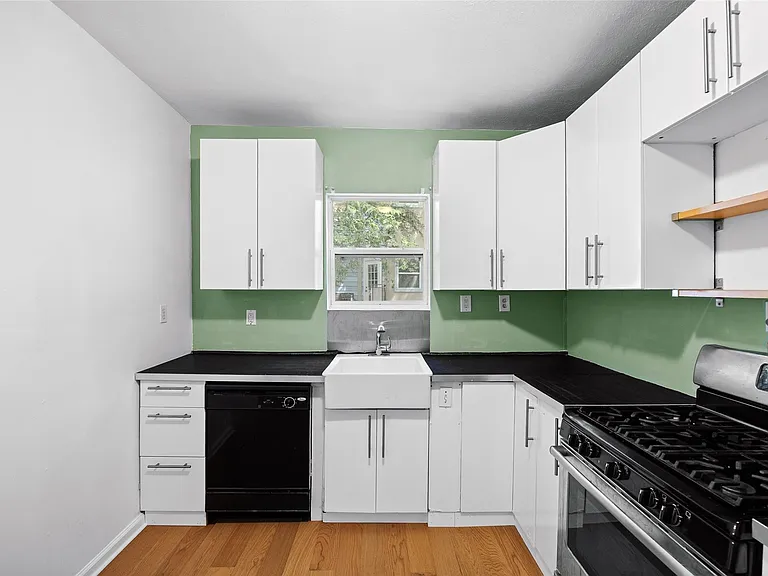 2409 E 9th St #B — Photo 9