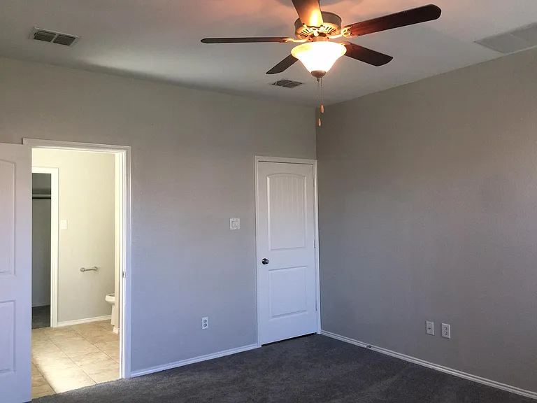 Walden Wood Dr — Photo 10