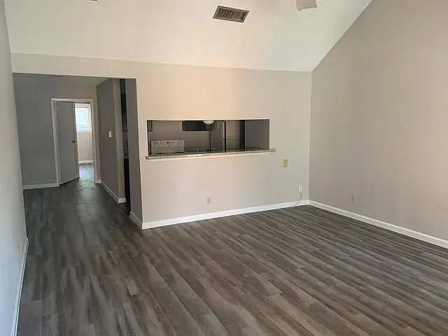 2 bed, 2.0 bath, 1191 sqft, $1,600 — Photo 2