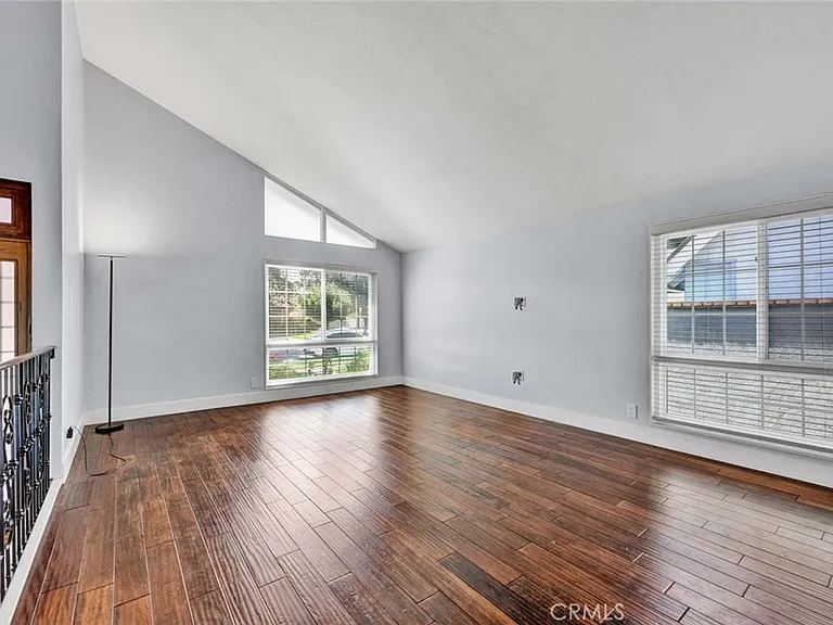 14781 Canterbury Ave — Photo 5