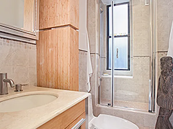 105 East 15th Street image 16 of 26