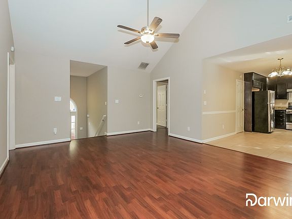 3rd image of 450 Royal St