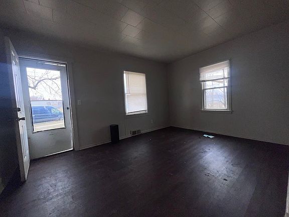 2nd image of 3018 Fielding St