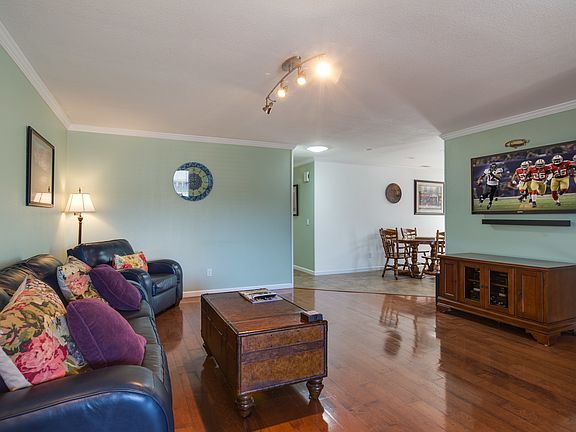 4th image of 357 Manzanita Dr
