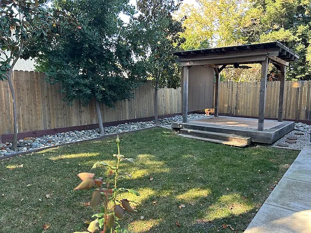 7502 Island Way — Photo 22