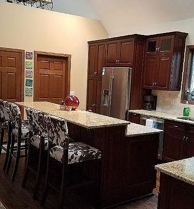 2nd image of 5790 Lakeview Ave