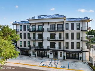 124 Court St #306, Bay Saint Louis, MS 39520