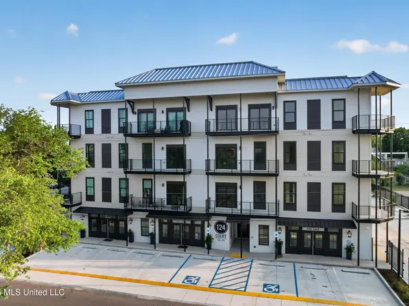 124 Court St #306, Bay Saint Louis, MS 39520