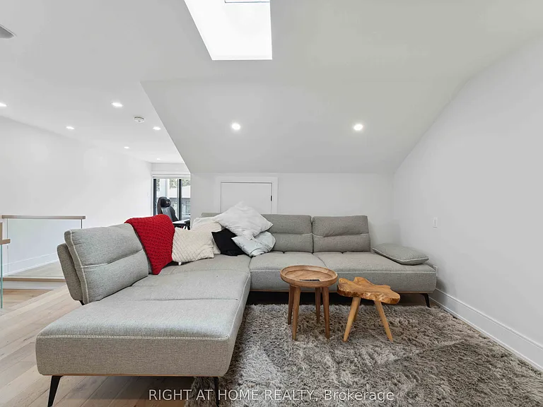 187 Carleton Ave — Photo 39
