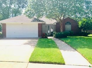 203 Timber Dr, Victoria, TX 77904