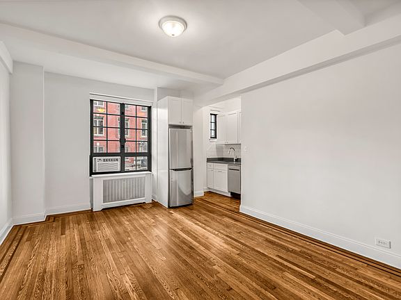 3rd image of 208 W 23rd St APT 506