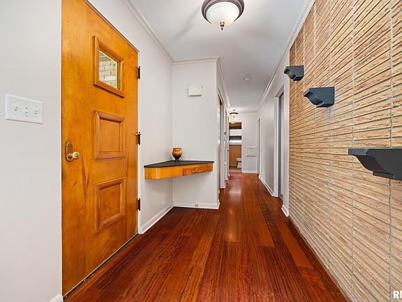 5th image of 3820 N Evergreen Ct