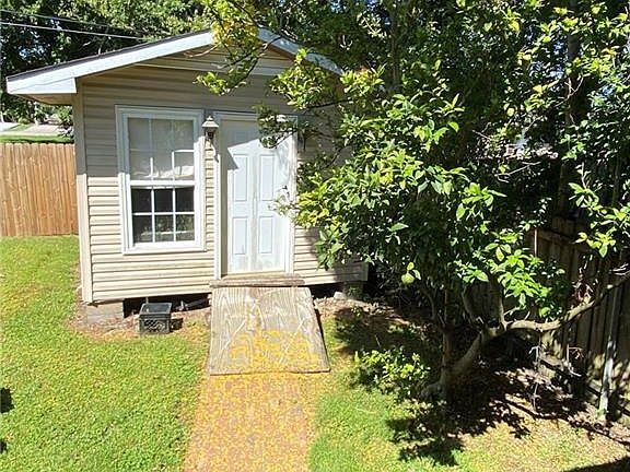 2nd image of 508 Oakwood Dr