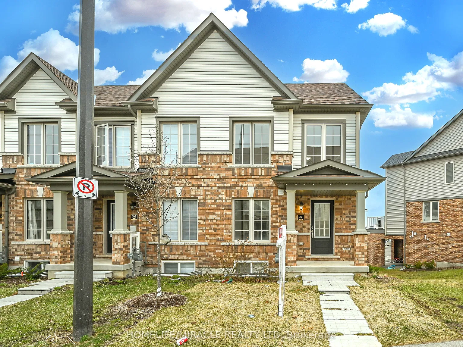 4 bed, $2,700 — Photo 1