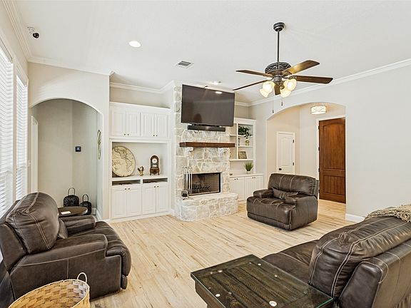 5th image of 207 Overton Ridge Cir