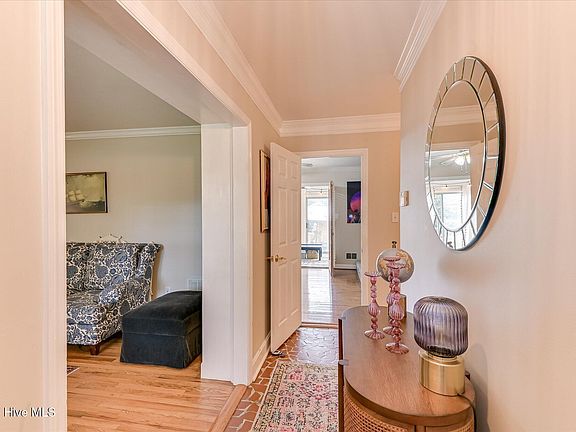 4th image of 655 Canterbury Drive